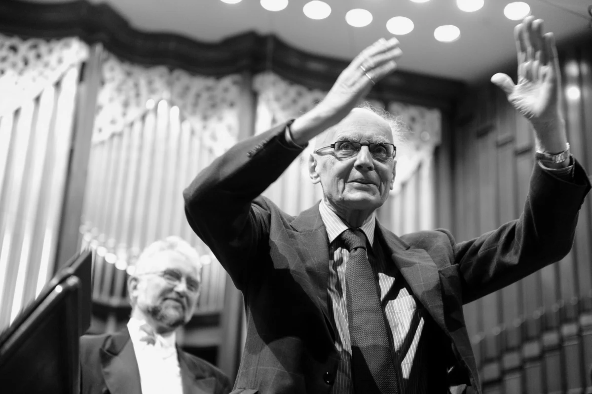 Prawy, szczery, piekielnie inteligentny, oczytany, wybitny - tak o zmarłym Wojciechu Kilarze mówią znawcy muzyki i przyjaciele artysty. Kompozytor zmarł dziś nad ranem po długiej walce z chorobą. Miał 81 lat.