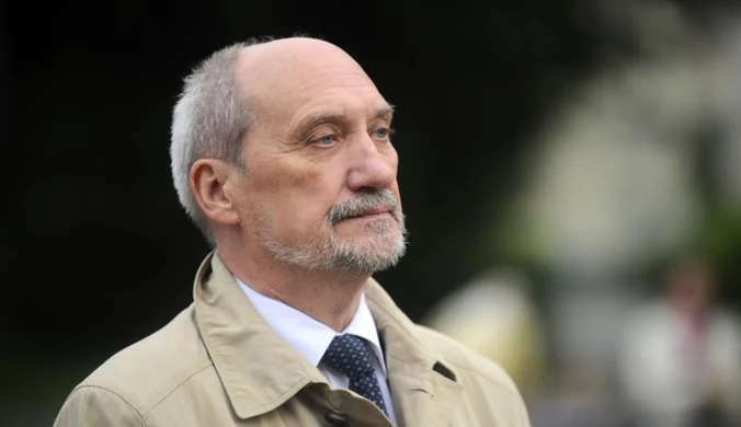 Macierewicz: Trzeba wyjaśnić los próbek pobranych z foteli Tu-154M 