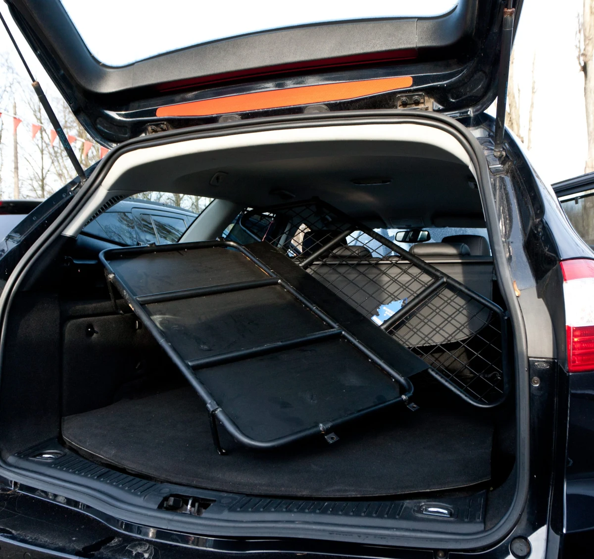 Od 1 stycznia 2014 roku można odliczyć pełen VAT od zakupu aut osobowych "z kratką", które uzyskają homologację samochodu ciężarowego. Wkrótce jednak przepisy mają się znowu zmienić.