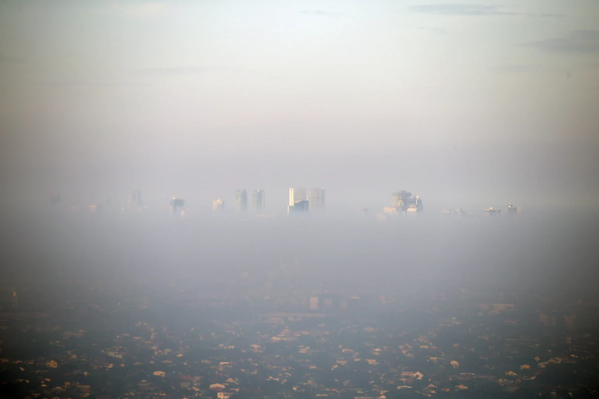 Smog wisi nad Śląskiem. Zatem może boleć głowa nie tylko po sylwestrze. W Rybniku normy stężenia pyłu w powietrzu przekroczone są o ponad 250 procent. 