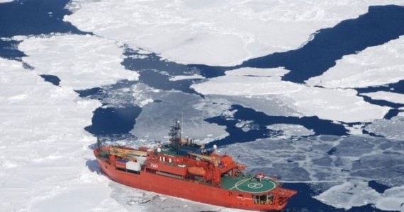 Zakończyła się akcja ewakuacyjna 52 osób z rosyjskiego statku naukowo-badawczego "Akademik Szokalski", który w Wigilię utknął w grubej krze lodowej u wybrzeży wschodniej Antarktydy. Akcję przeprowadził chiński śmigłowiec z lodołamacza "Xue Long" (Śnieżny Smok).