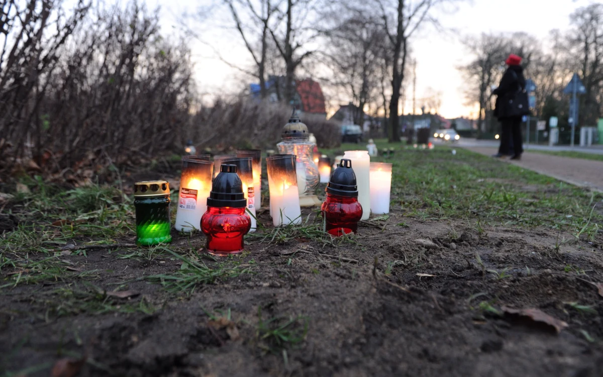 Koniec z karami w zawieszeniu za spowodowanie po alkoholu wypadku ze skutkiem śmiertelnym. To jedna z rządowych propozycji po tragedii w Kamieniu Pomorskim. 26-latek, prowadząc po pijanemu, uderzył w grupę ludzi i zabił sześć osób. Rządowe propozycje mają być oficjalnie ogłoszone we wtorek. 