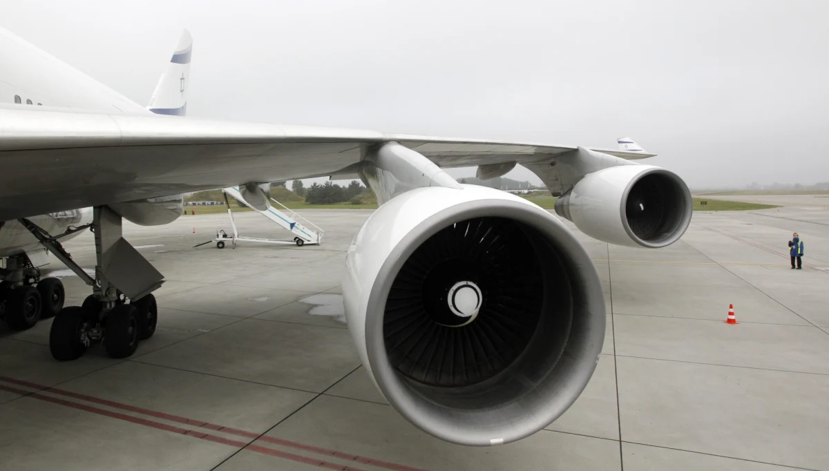 Uziemiony Airbus 320 na lotnisku w Pyrzowicach pod Katowicami. Samolot ma awarię układu elektrycznego i jest sprawdzany. 