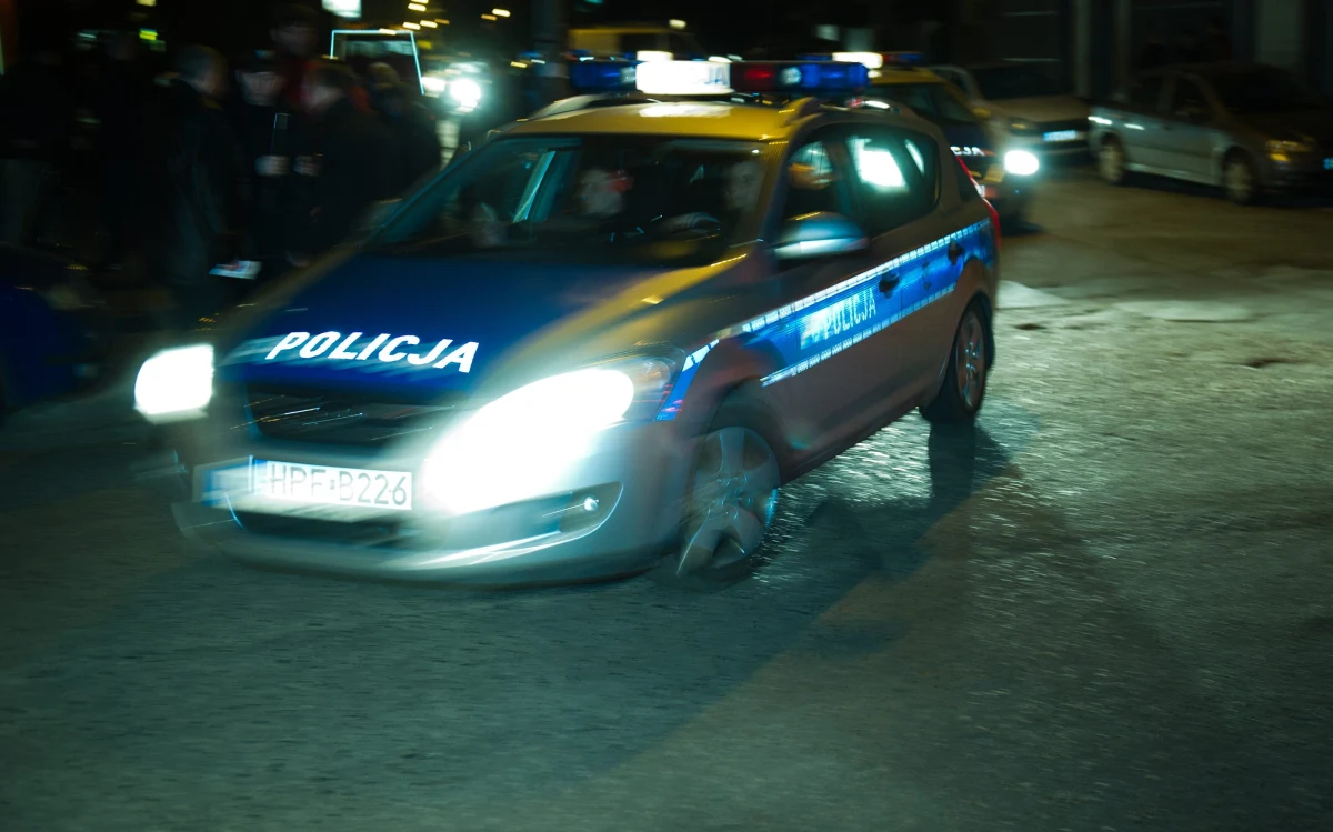 Policja i prokuratura poszukują małżeństwa z Nowogrodu Bobrzańskiego pod Zieloną Górą. 37-letni mężczyzna i jego o 6 lat młodsza żona zniknęli w czwartek w niewyjaśnionych okolicznościach. Wcześniej mężczyzna pozostawił pod opieką dziadków dwoje dzieci pary.