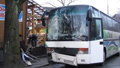 Zakopane: Autobus uderzył w budynek restauracji 