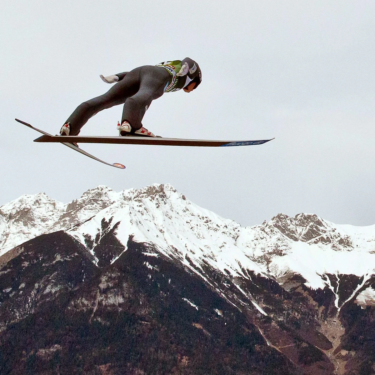 Pięciu Polaków powalczy dziś w trzecim konkursie Turnieju Czterech Skoczni w austriackim Innsbrucku. Kwalifikacje wygrał Norweg Anders Fannemel, najlepszy w naszej kadrze Kamil Stoch był szósty. Awansu do pierwszej serii nie wywalczył Krzysztof Biegun.