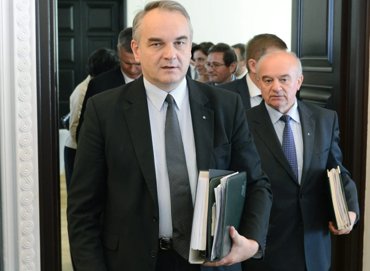 Stanisław Kalemba, Władysław Kosiniak-Kamysz i były wicepremier Waldemar Pawlak – m.in. ci politycy znaleźli się na wstępnych listach PSL do europarlamentu, do których dodarła Polska Agencja Prasowa. Dokumenty tworzono bez pytania samych zainteresowanych o zdanie. 