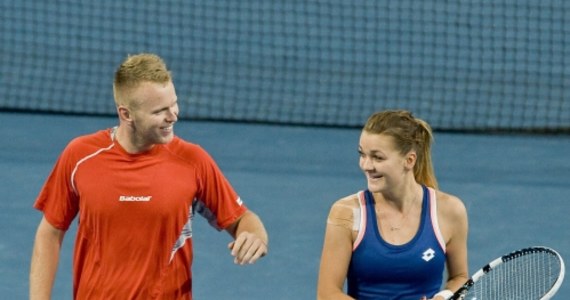 Polska remisuje z Francją 1:1 w finale tenisowego Pucharu Hopmana - nieoficjalnych mistrzostw świata drużyn mieszanych. Grzegorz Panfil uległ wprawdzie Jo-Wilfriedowi Tsondze 3:6, 6:3, 3:6, ale później stan rywalizacji w australijskim Perth wyrównała Agnieszka Radwańska, która pokonała Alize Cornet 6:3, 6:7 (7-9), 6:2.