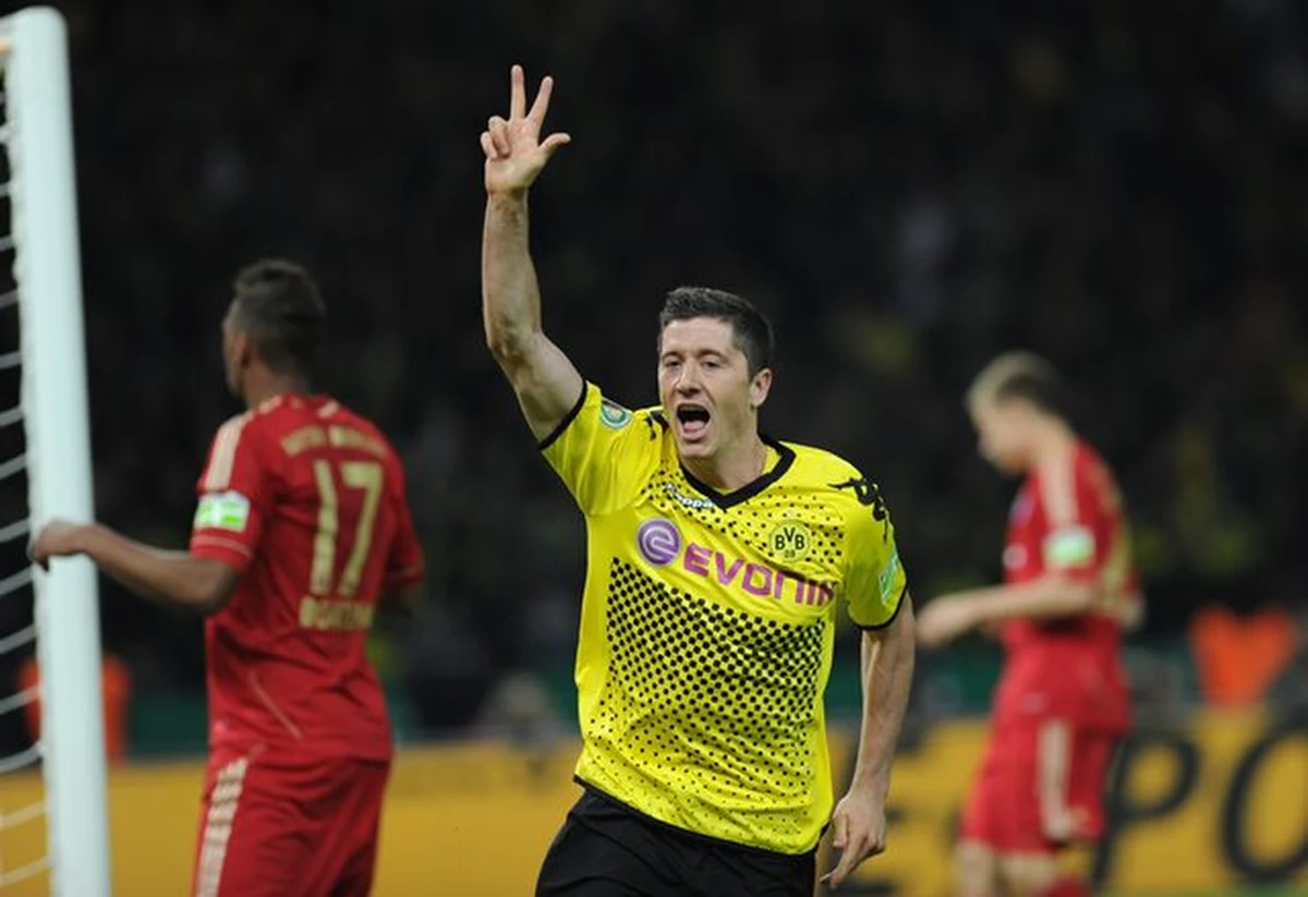 To się musiało w końcu stać i choć mamy teraz gorącego newsa to przecież przenosiny Roberta Lewandowskiego były spodziewane. Nie zmienia to faktu, że to sportowy awans naszego napastnika i jego osobisty sukces (jak i jego menedżera). 