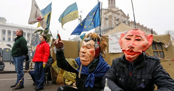 Protesty na Majdanie Niepodległości w Kijowie będą trwały do wyborów prezydenckich w 2015 roku, a do ich pierwszej tury wszyscy kandydaci partii opozycyjnych przystąpią oddzielnie - oświadczył w niedzielę jeden z liderów ukraińskiej opozycji Arsenij Jaceniuk.
