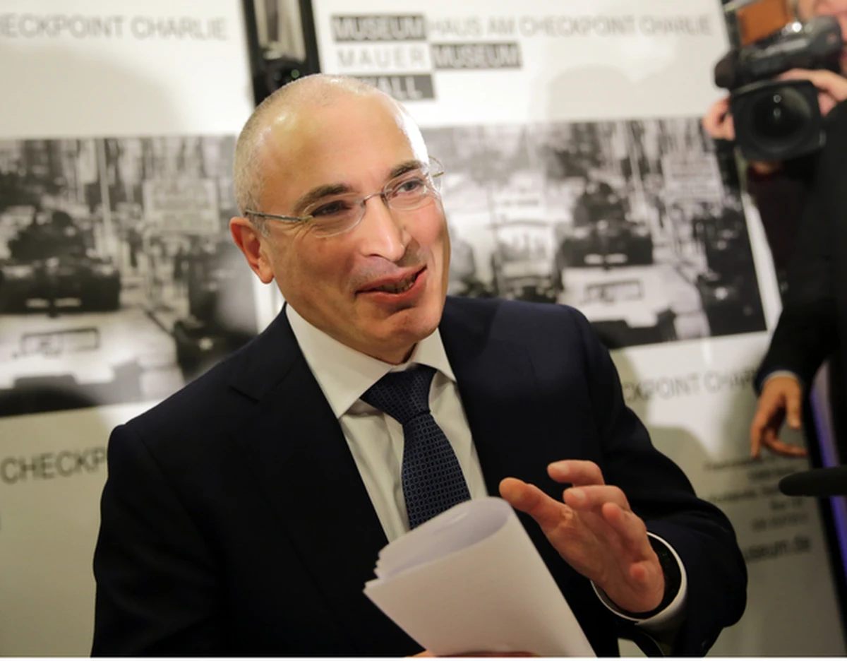 ​Michaił Chodorkowski opuścił Berlin i jest teraz w Szwajcarii - ujawniła rzeczniczka byłego szefa koncernu naftowego Jukos. Rosjanin przebywał w stolicy Niemiec od 20 grudnia - przyleciał tam wkrótce po wyjściu z łagru na mocy amnestii ogłoszonej przez Władimira Putina. 