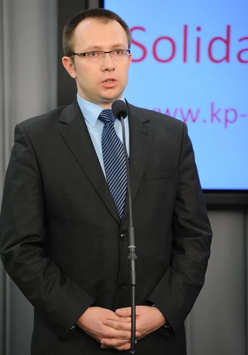 Piotr Szeliga poinformował, że zawiesił członkostwo w klubie Solidarnej Polsce. Rzecznik SP Patryk Jaki powiedział, że ma to związek z postępowaniem lubelskiej prokuratury dotyczącym próby szantażu polityka. Szeliga uważa, że jest ofiarą prowokacji. 