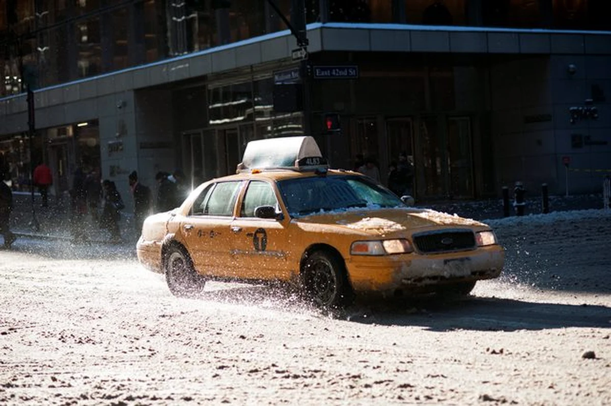 Północne obszary USA zmagały się w niedzielę z rekordowo niską temperaturą - miejscami termometry wskazywały minus 38 stopni Celsjusza w stanie Wisconsin. Nadchodzący tydzień ma być jeszcze zimniejszy. W poniedziałek w Minnesocie termometry mogą pokazywać minus 54 stopnie.