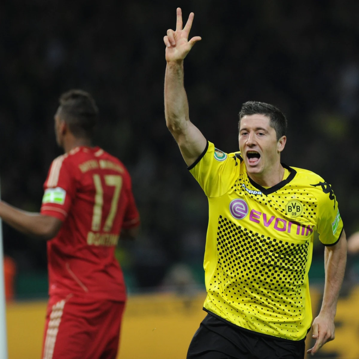 Trener Bayernu Monachium Josep Guardiola oświadczył, że w tym sezonie nie zamierza wypowiadać się na temat Roberta Lewandowskiego. W sobotę napastnik reprezentacji Polski podpisał kontrakt z bawarskim klubem. Umowa ma obowiązywać do 2019 roku.