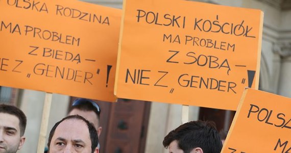 Gender został wybrany Słowem Roku 2013 w konkursie prowadzonym przez naukowców z Instytutu Języka Polskiego UW i Fundacji Języka Polskiego. Inne wyróżnione w tym roku słowa to: ekspert, Euromajdan, janosikowe, podsłuch, słoik, tęcza.
