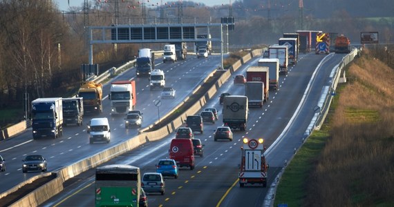 Unijny komisarz do spraw transportu Siim Kallas ostrzegł Niemcy na łamach gazety "Bild" przed dyskryminacją kierowców z zagranicy przy okazji wprowadzania opłat za korzystanie z niemieckich autostrad dla samochodów osobowych. 