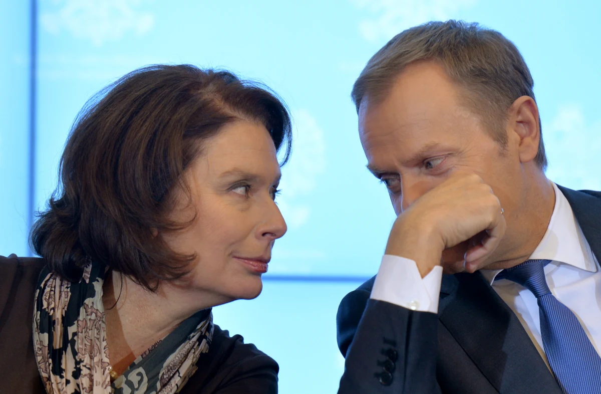 Wiceszefowa klubu PO Małgorzata Kidawa-Błońska została nowym rzecznikiem rządu. Posłanka zastąpiła Pawła Grasia. "Jak pan minister Graś zauważył - choć nie wiem czy zauważył, bo zabrał głos na początku konferencji prasowej - ale już nie jest rzecznikiem prasowym rządu, a więc jest dziś uzurpatorem - powiedział premier. 