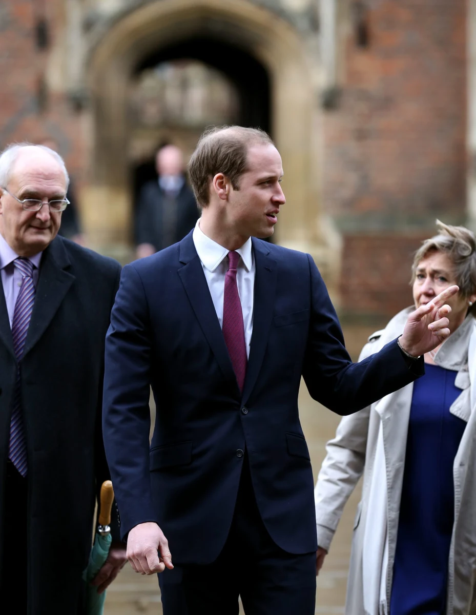 31-letni książę William rozpoczął 10-tygodniowy kurs zarządzania rolnictwem na prestiżowym Uniwersytecie Cambridge. Studenci sądzą jednak, że się nie nadaje, jest "zbyt przeciętny" i nie zostałby przyjęty, gdyby nie ojciec.