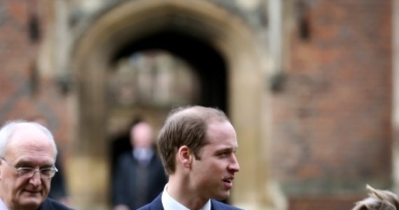 31-letni książę William rozpoczął 10-tygodniowy kurs zarządzania rolnictwem na prestiżowym Uniwersytecie Cambridge. Studenci sądzą jednak, że się nie nadaje, jest "zbyt przeciętny" i nie zostałby przyjęty, gdyby nie ojciec.
