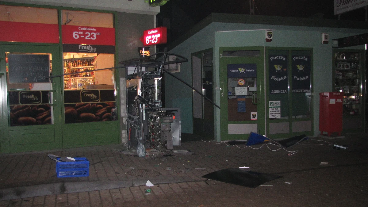 Krakowska policja poszukuje sprawców, którzy w nocy wysadzili bankomat przy Kobierzyńskiej. Informację o tej sprawie dostaliśmy na Gorącą Linię RMF FM.