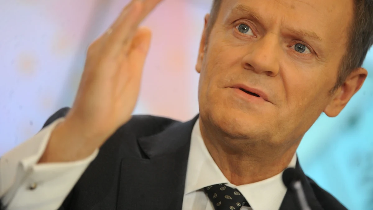 "David Cameron tłumaczył Donaldowi Tuskowi, że nie było jego intencją stygmatyzowanie Polaków pracujących w Wlk. Brytanii" - twierdzi minister ds. europejskich Piotr Serafin. W środę brytyjski premier zadzwonił do szefa polskiego rządu. Ich rozmowa trwała około 40 minut. 