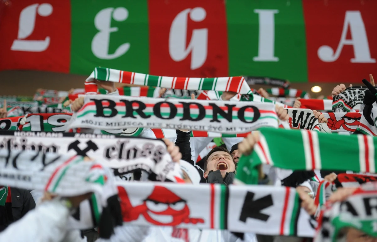 Grupa ITI nie jest już właścicielem warszawskiej Legii. 80 procent akcji klubu kupił członek jego rady nadzorczej Dariusz Mioduski, a 20 procent - prezes Bogusław Leśnodorski.