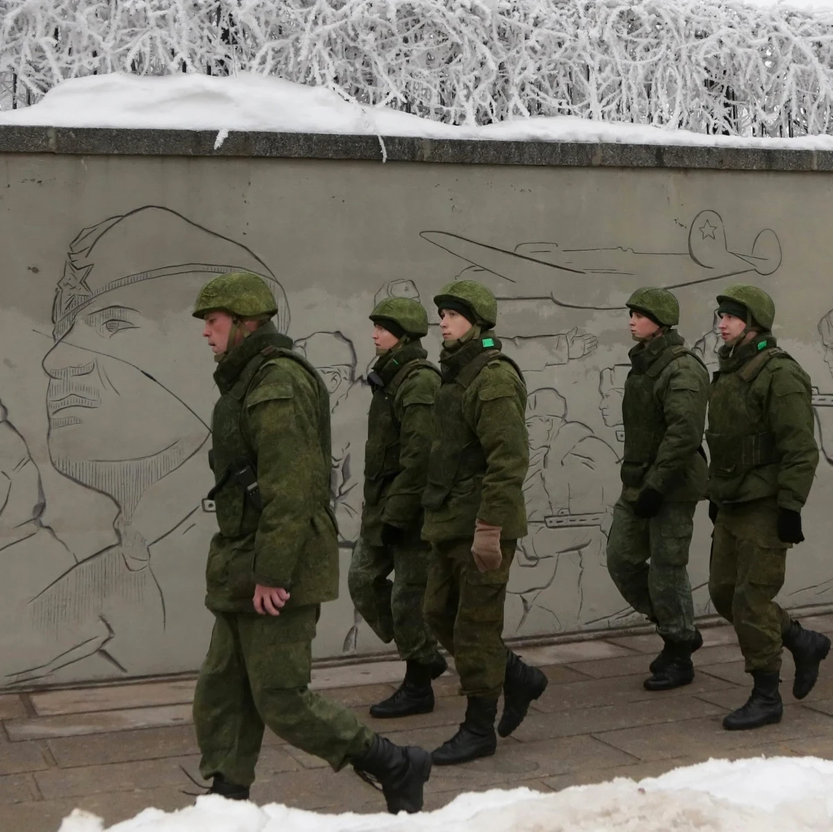 "Reżim operacji antyterrorystycznej", czyli rodzaj stanu wyjątkowego, wprowadzono w dwóch rejonach Kraju Stawropolskiego na południu Rosji. Decyzję podjęto po tym, jak w czterech samochodach osobowych znaleziono ciała pięciu zastrzelonych mężczyzn.