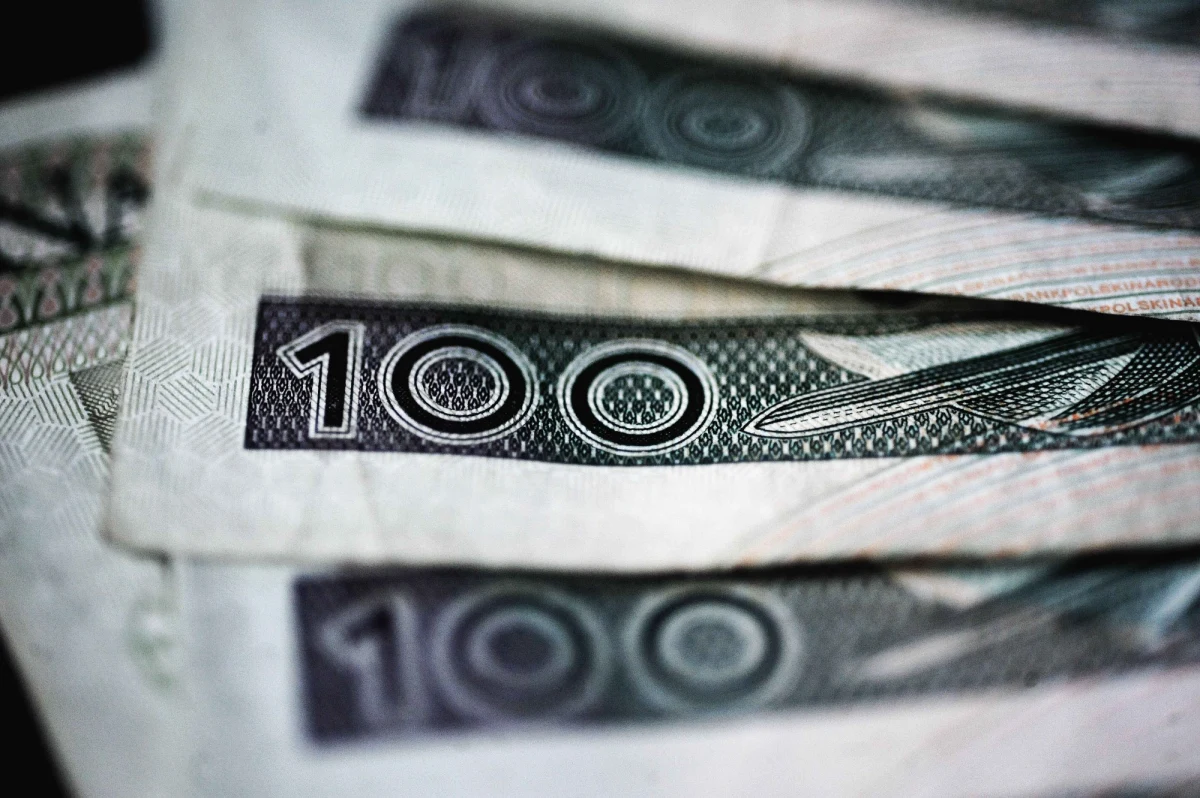 Likwidowany zakład meblowy FS Favorit z mazurskiego Szczytna musi zwrócić ponad cztery miliony złotych dotacji unijnej. Firma, mimo złej sytuacji finansowej ogłosiła, że ureguluje wszystkie zobowiązania. W związku z likwidacją, pracę ma stracić 419 osób. 