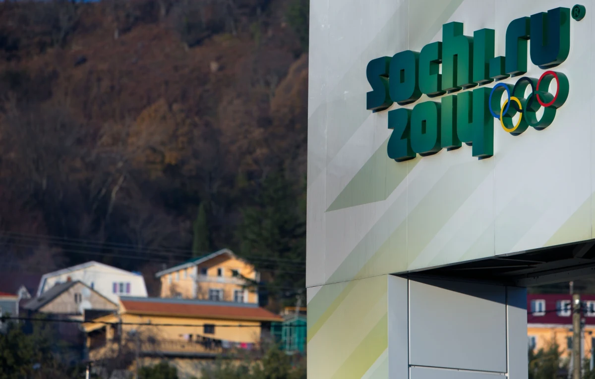 Olimpiada - takie imię nadali rodzice dziewczynce urodzonej w Soczi w noc noworoczną. Ich decyzja jest oczywiście związana ze zbliżającymi się igrzyskami olimpijskimi. Fakt nadania tak rzadkiego imienia potwierdziła naczelnik Urzędu Stanu Cywilnego w Soczi Tatiana Burowa. Odmówiła natomiast podania danych rodziców.