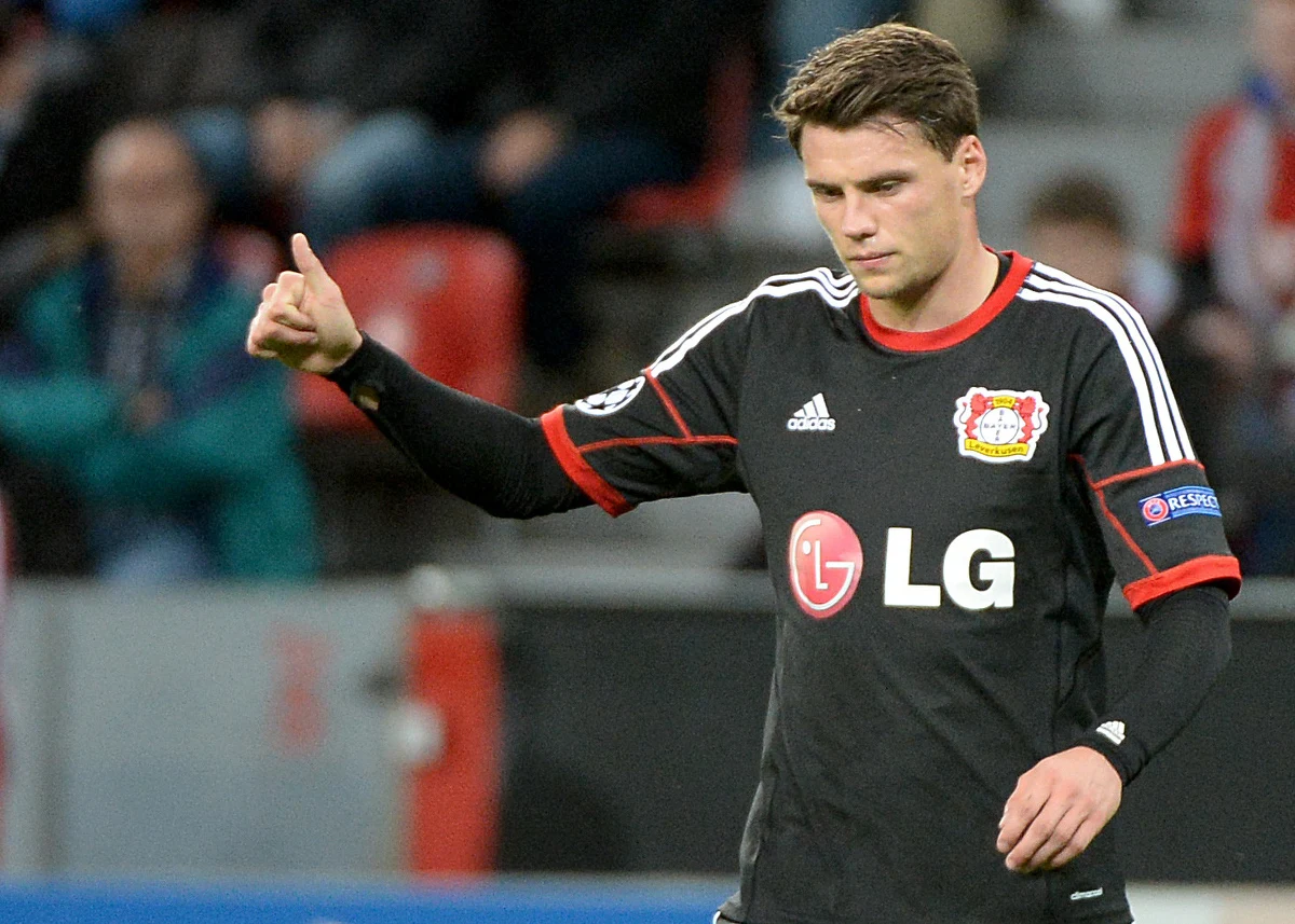 Sebastian Boenisch z ważnych powodów rodzinnych opuścił zgrupowanie Bayeru Leverkusen w portugalskim Lagos i powrócił do Niemiec. Drużyna kończy treningi na wyjeździe w sobotę. 