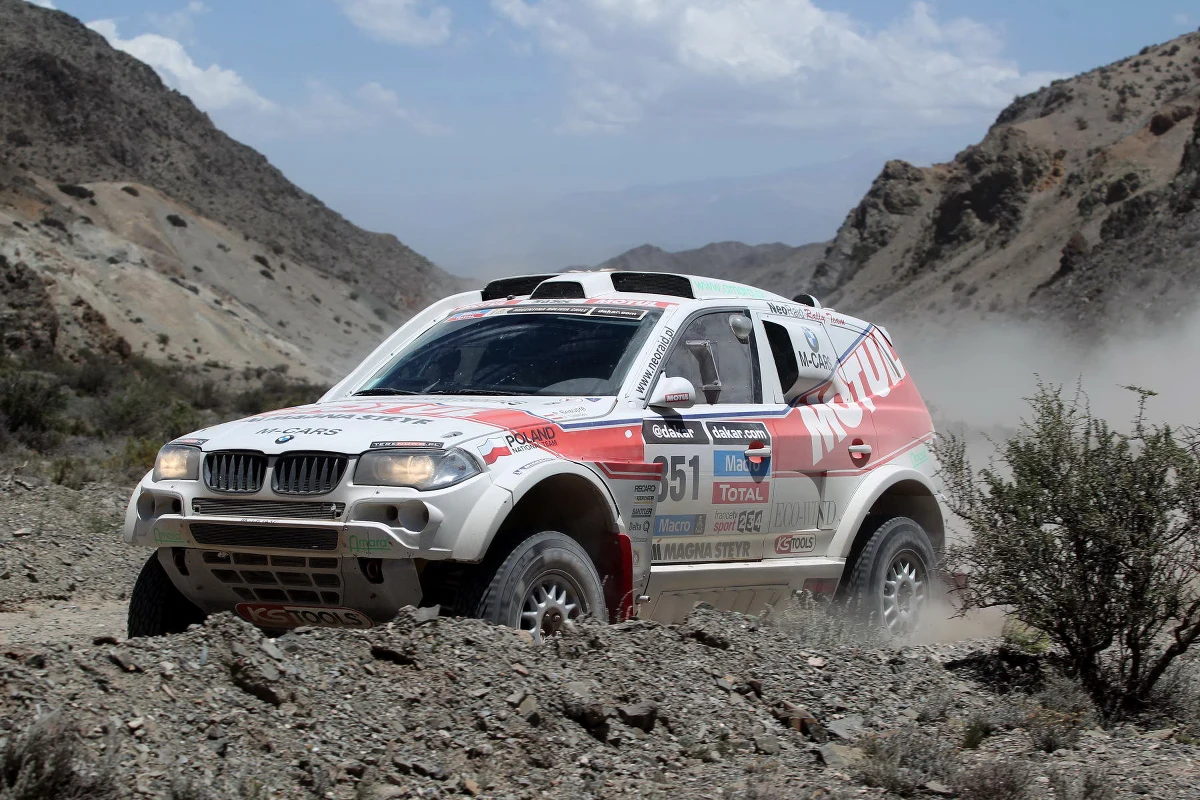 Czwarta polska załoga wycofała się z Rajdu Dakar. Piotr Beaupre i Jacek Lisicki pojawili się na trasie piątego etapu z Chilecito do Tucuman w Argentynie. Zakończyli jednak jazdę po 30 kilometrów. Z powodu m.in. awarii i wypadków udział w Dakarze zakończyło już ponad sto pojazdów.