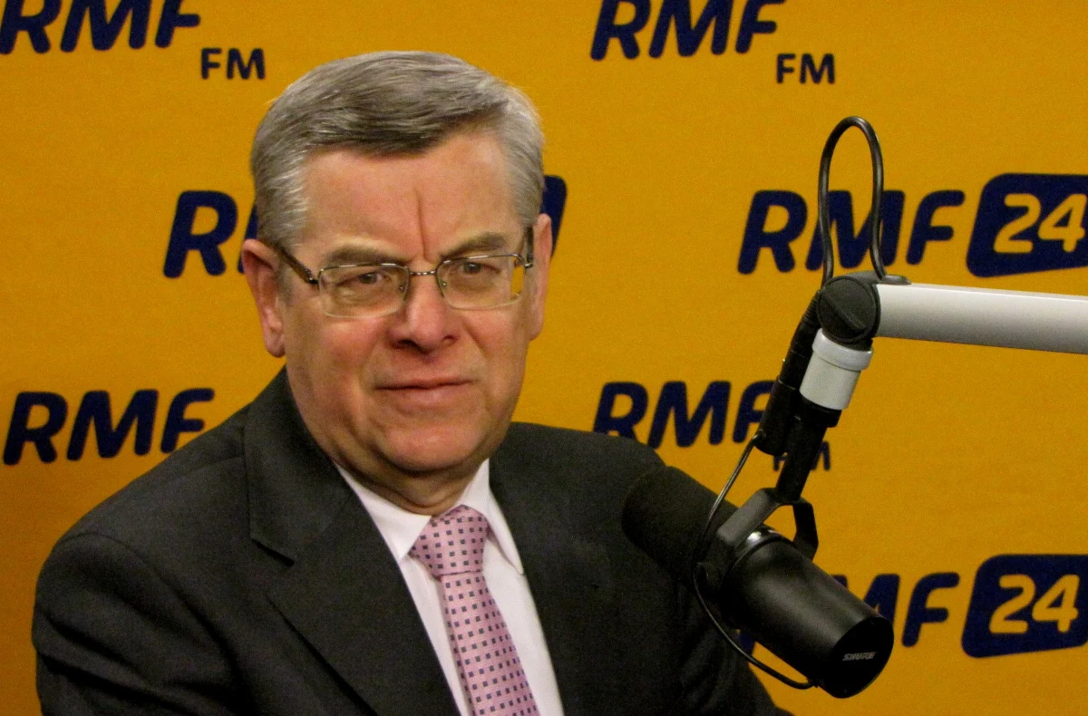 „Warto, żeby ci, którzy mają wątpliwości, mierzyli sobie poziom alkoholu, ale zakup alkomatu to grube pieniądze. Polaków nie będzie na to stać. A jednorazowy alkotest za parę złotych jest niedokładny i może tylko napytać biedy. Myślę, że się z tego wycofają” - mówi o rządowej propozycji rozwiązania problemu pijanych kierowców doradca prezydenta Tomasz Nałęcz w Kontrwywiadzie RMF FM. „Podzielam intencje, ale myślę, że w toku przygotowania konkretnych propozycji okaże się, że łatwo wylać dziecko z kąpielą” - tłumaczy.