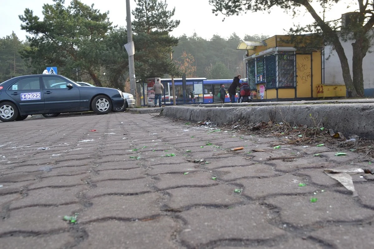 Po naszej interwencji policjanci z Bydgoszczy obiecują  - będziemy lepiej dbać o bezpieczeństwo na Piaskach. W weekendowe wieczory na to osiedle zjeżdżają młodzi imprezowicze, a do policji i straży miejskiej napływają dziesiątki skarg na pijanych i hałasujących wandali.
