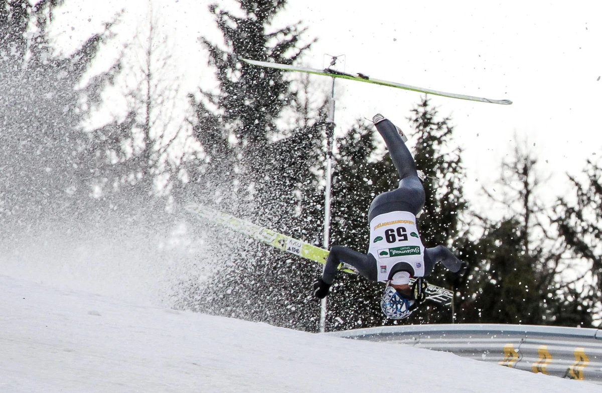 Thomas Morgenstern miał groźny upadek podczas drugiego treningu na mamucim obiekcie Kulm w austriackim Bad Mitterndorf przed kwalifikacjami do jutrzejszych zawodów Pucharu Świata w skokach narciarskich. Austriak poważnie się potłukł. Został przewieziony do szpitala. W pierwszym treningu oddał najdłuższy skok - 196,5 m.