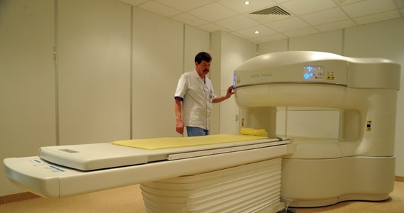 ​Narodowy Fundusz Zdrowia dyskryminuje nowe podmioty starające się o kontrakt na badania tomografem komputerowym i rezonansem magnetycznym. Tak stwierdził Urząd Ochrony Konkurencji i Konsumentów. Nałożył na NFZ karę w wysokości 360 tysięcy złotych.