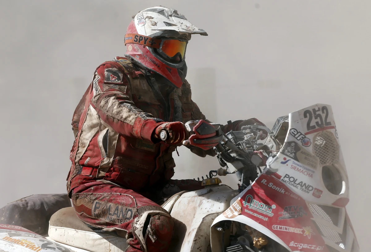Kapitan Poland National Team Rafał Sonik, jedyny reprezentant kraju w gronie kierowców jadących quadami w 36. Rajdzie Dakar, wygrał w piątek szósty etap z Tucuman do Salty w Argentynie. Krakowianin awansował na drugie miejsce w klasyfikacji generalnej. 