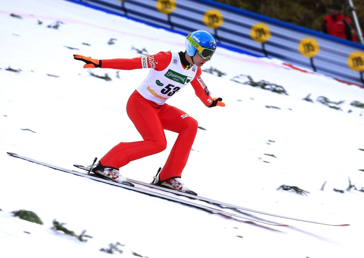 Czterech Polaków - Kamil Stoch, Piotr Żyła, Maciej Kot i Jan Ziobro wystąpi w serii finałowej konkursu Pucharu Świata w skokach narciarskich na mamucim obiekcie Kulm w Bad Mitterndorf w Austrii. Po pierwszej serii prowadzi Japończyk Noriaki Kasai. 