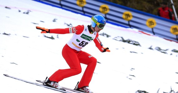 Czterech Polaków - Kamil Stoch, Piotr Żyła, Maciej Kot i Jan Ziobro wystąpi w serii finałowej konkursu Pucharu Świata w skokach narciarskich na mamucim obiekcie Kulm w Bad Mitterndorf w Austrii. Po pierwszej serii prowadzi Japończyk Noriaki Kasai. 