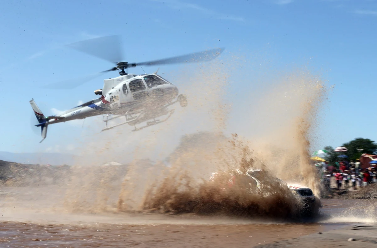 Jacek Czachor, pilot Marka Dąbrowskiego, przyznał, że po sześciu etapach Rajdu Dakar jest bardzo zmęczony psychicznie, a główny ból jaki odczuwa spowodowany jest pasami bezpieczeństwa. Debiutująca w rywalizacji samochodów załoga Orlenu zajmuje siódme miejsce.