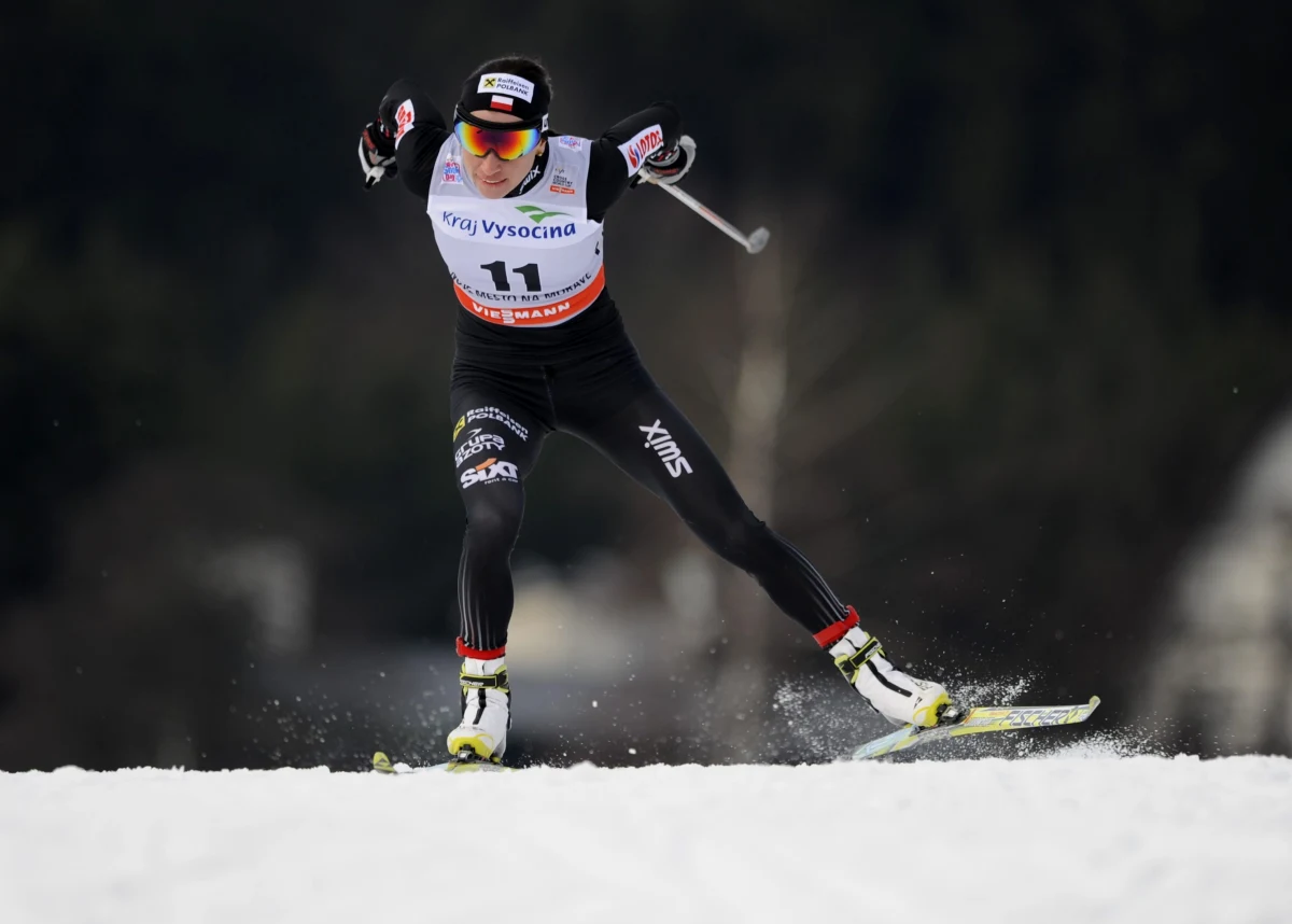 Justyna Kowalczyk i Agnieszka Szymańczak poza finałem sprintu drużynowego techniką klasyczną w zawodach Pucharu Świata w biegach narciarskich w Novym Mescie na Morawach. Biegaczki zajęły ósme miejsce.