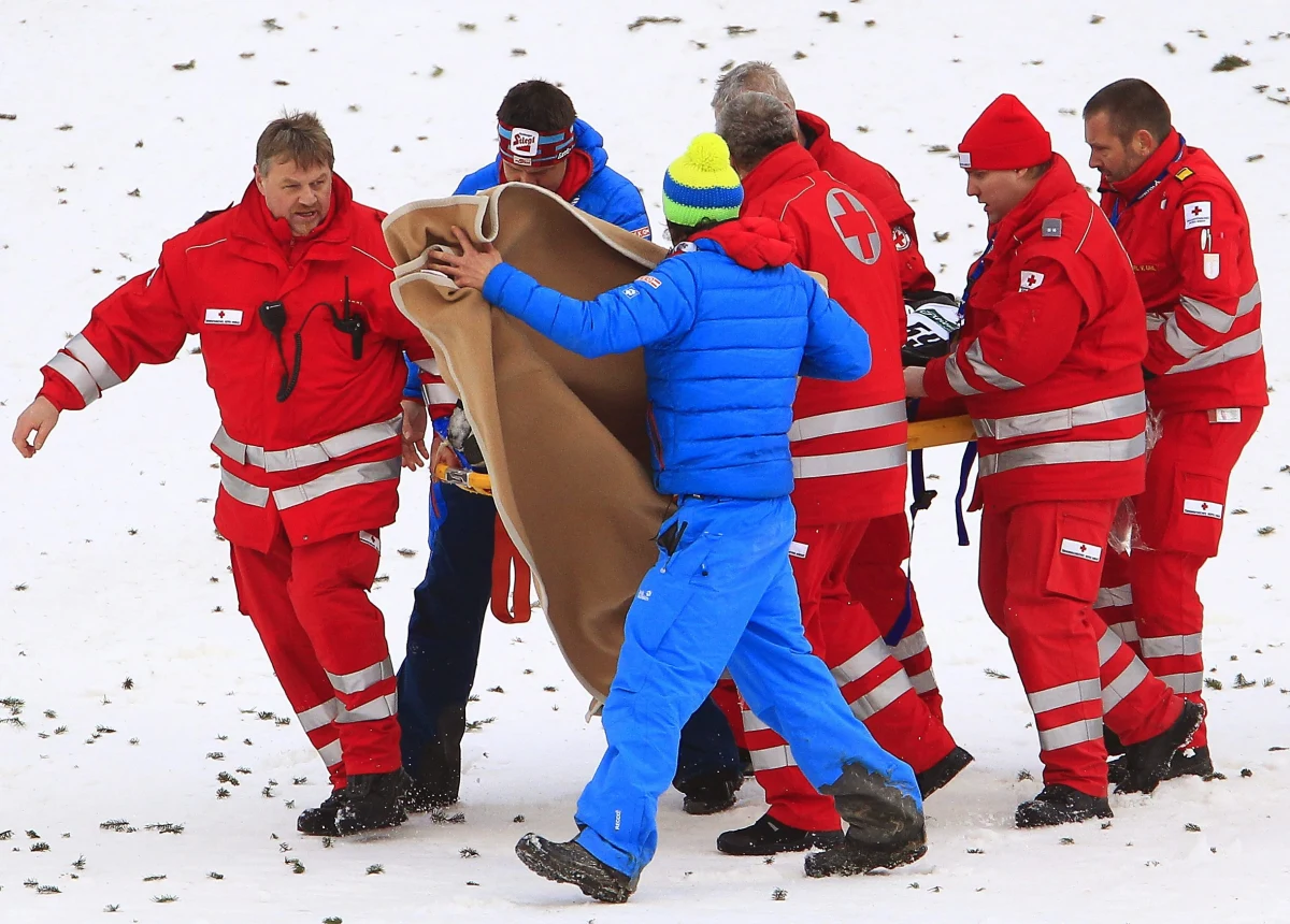 Poprawia się stan skoczka narciarskiego Thomasa Morgensterna, który dwa dni temu miał poważny wypadek na mamucim obiekcie w Bad Mitterndorf. "Spokojnie przespał ostatnią noc, jest przytomny" - poinformował lekarz austriackiej kadry Juergen Barthofer. 