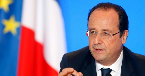 Ponad 80 procent Francuzów zapewnia, że ujawniony w piątek romans prezydenta Francois Hollande’a z paryską aktorką Julie Gayet nie wpłynie negatywnie na ocenę szefa państwa. Komentatorzy podkreślają, że popularność Hollande’a jest już i tak rekordowo niska.