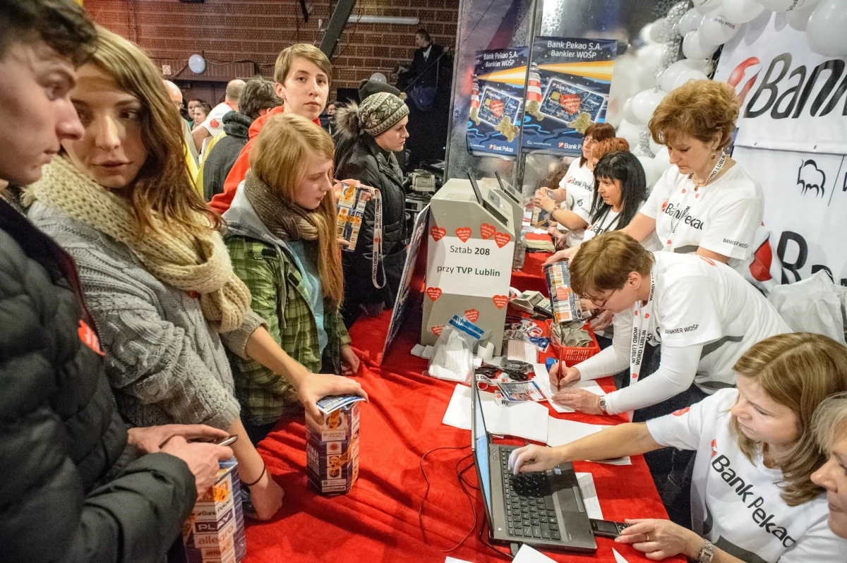 Ponad 27 mln zł zebrano do godz. 22 w niedzielę podczas 22. Finału Wielkiej Orkiestry Świątecznej Pomocy. Środki te - jak co roku - będą przeznaczone na sprzęt medyczny dla dzieci oraz - po raz drugi - dla seniorów.