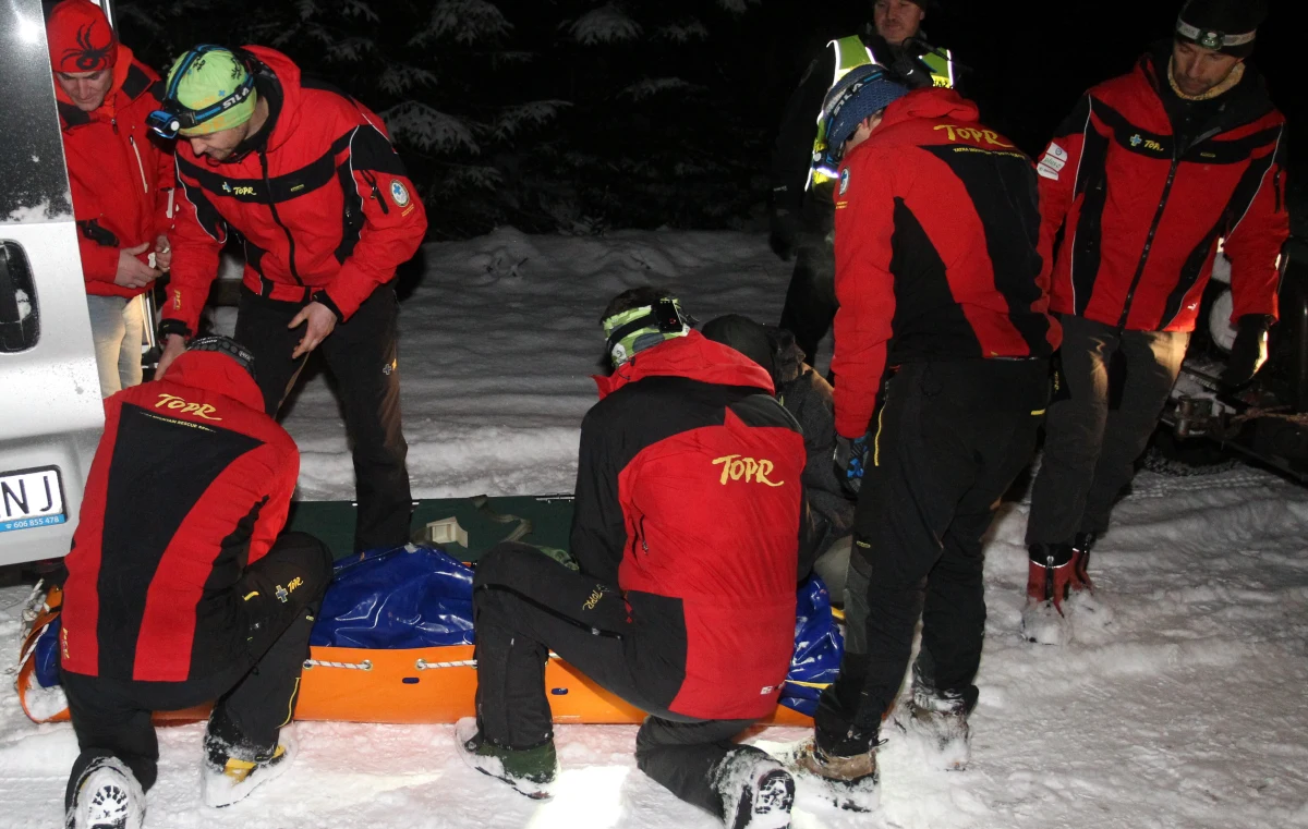 Poszukiwany od soboty w Tatrach 17-latek nie żyje. Na jego zwłoki ratownicy Tatrzańskiego Ochotniczego Pogotowia Ratunkowego natrafili w okolicach Giewontu – dowiedzieli się się reporterzy RMF FM. Przyczyną śmierci było najprawdopodobniej poślizgnięcie i upadek z wysokości. 