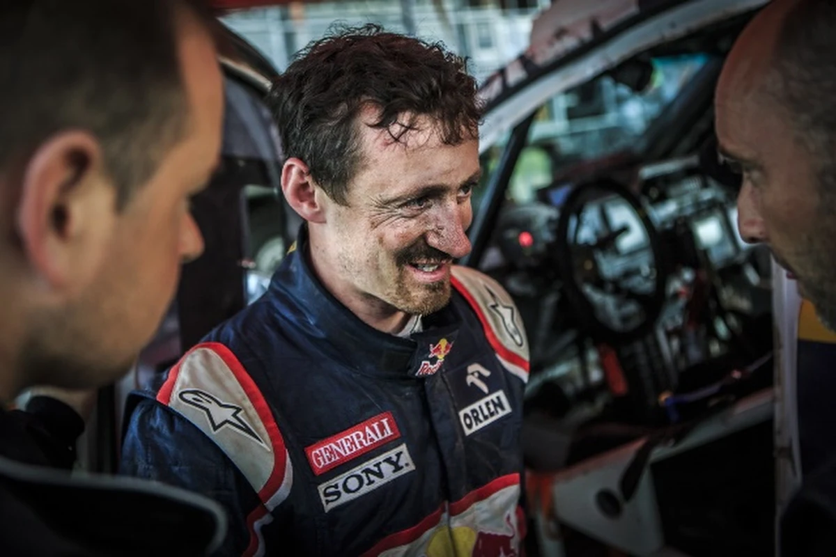 Awaria wycieraczek sprawiła, że Adam Małysz na 7. etapie Rajdu Dakar stracił do zwycięzcy ponad 40 minut. Były skoczek w klasyfikacji generalnej jest jednak na wysokim - 11. miejscu.