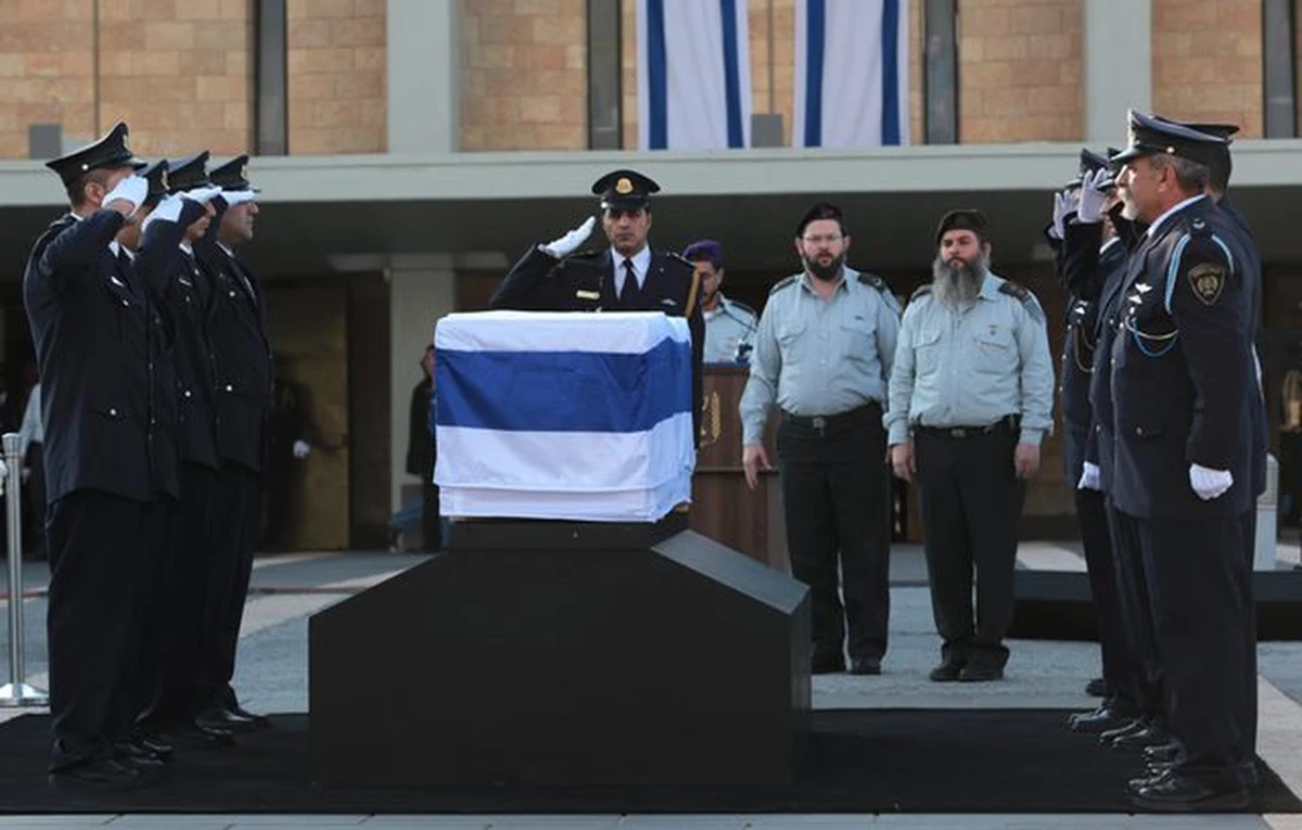 Przedstawiciele władz izraelskich i innych państw pożegnali Ariela Szarona podczas oficjalnych uroczystości pogrzebowych w Knesecie. Przypominali w przemówieniach, że jako polityk i żołnierz Szaron zawsze zabiegał o bezpieczeństwo kraju.