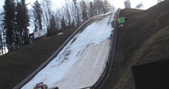 W konkursie Pucharu Świata w skokach narciarskich w Wiśle, który zostanie rozegrany w najbliższy czwartek, wystąpi dwunastu Polaków. Treningi, kwalifikacje i sam konkurs odbędą się tego samego dnia.