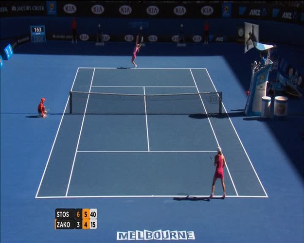 Za nami pierwszy dzień wielkoszlemowego Australian Open. W turnieju rozgrywanym w Melbourne już na początku doszło do sensacji. Odpadły rozstawione: Czeszka Petra Kvitova (6.) oraz Włoszki Sara Errani (7.) i Roberta Vinci (12.). W poniedziałek grało dwóch Polaków. Do drugiej rundy awansował Jerzy Janowicz, odpadł Łukasz Kubot.