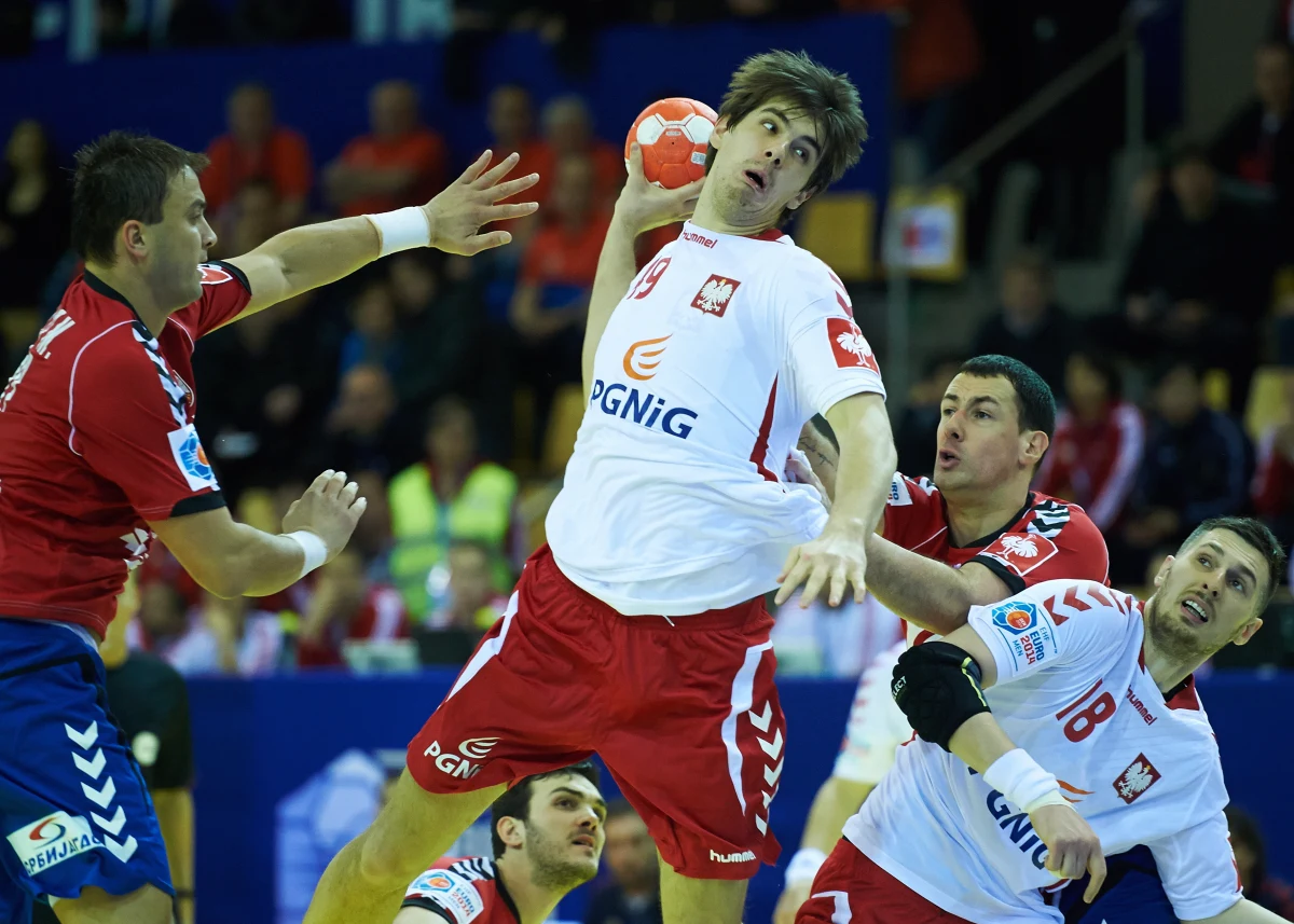 Polscy szczypiorniści rozpoczęli od porażki walkę w mistrzostwach Europy w Danii. Biało-czerwoni po dramatycznej końcówce przegrali z Serbią 19:20 w pierwszym meczu w grupie C. W środę ich kolejnym rywalem będą Francuzi.