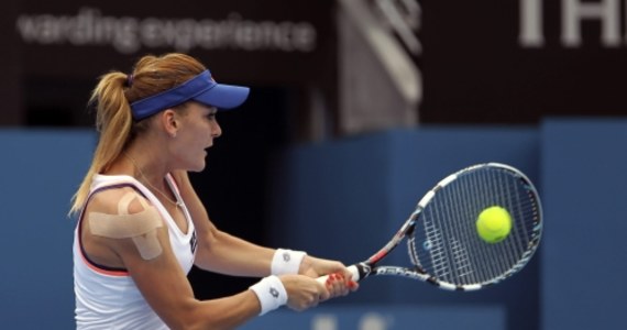 Rozstawiona z numerem piątym Agnieszka Radwańska pokonała Julię Putincewą z Kazachstanu 6:0, 5:7, 6:2 w meczu pierwszej rundy wielkoszlemowego turnieju tenisowego Australian Open. Zawodniczki walczyły na korcie w Melbourne dwie godziny i 22 minuty.